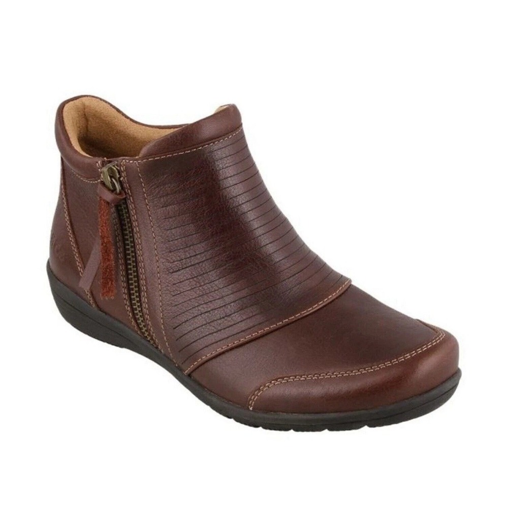 Taos Footwear Brown Leather Zip-Up Ankle Boot